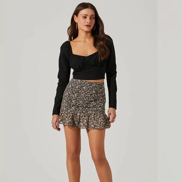 ASTR NWT Long Sleeve Sweetheart Neck Crop Top in black size XS - Picture 1 of 7